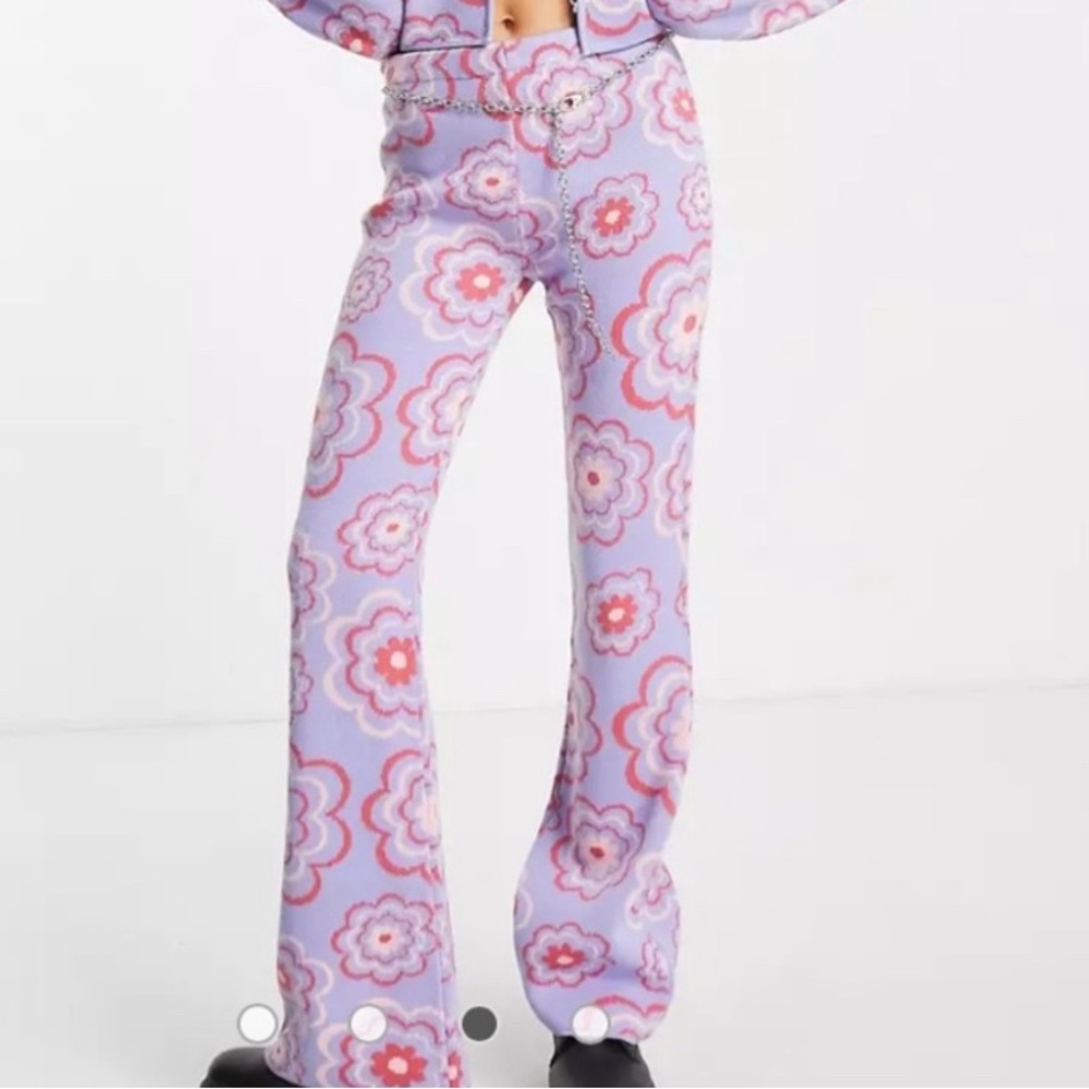 NWOT. Groovy floral knit leggings